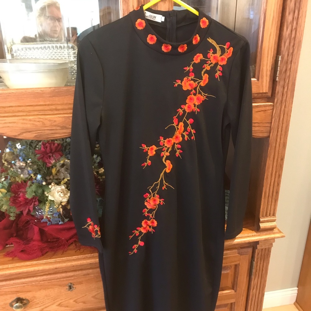 Black slimming dress Asian Floral design great fabric! 🌸 - Picture 7 of 14